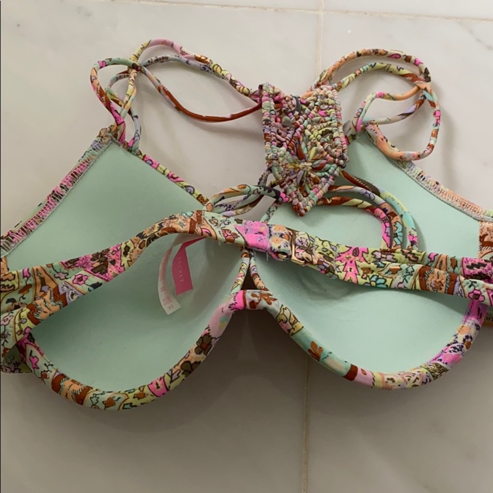 Victoria Secret bikini - Picture 6 of 8
